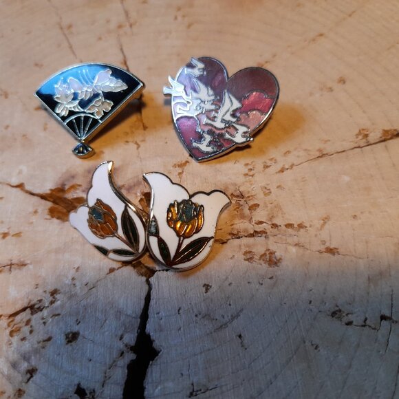 Vintage Enamel Jewelry Lot: Tulip Earrings, Fan & Heart Pins - Picture 7 of 16